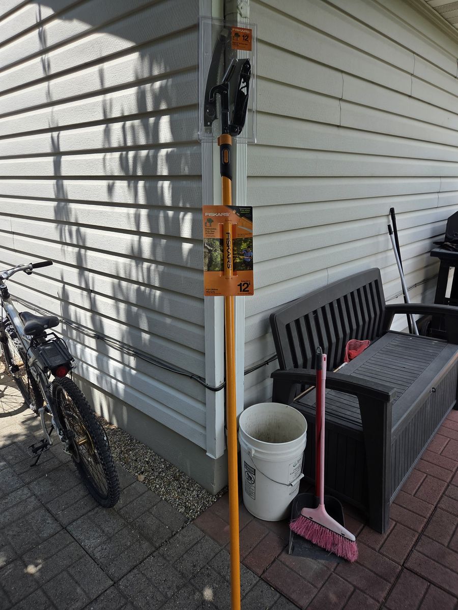 Fiskars Expandable Pole Saw and Pruner
