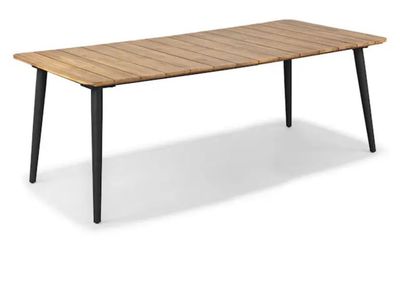 Article outdoor table