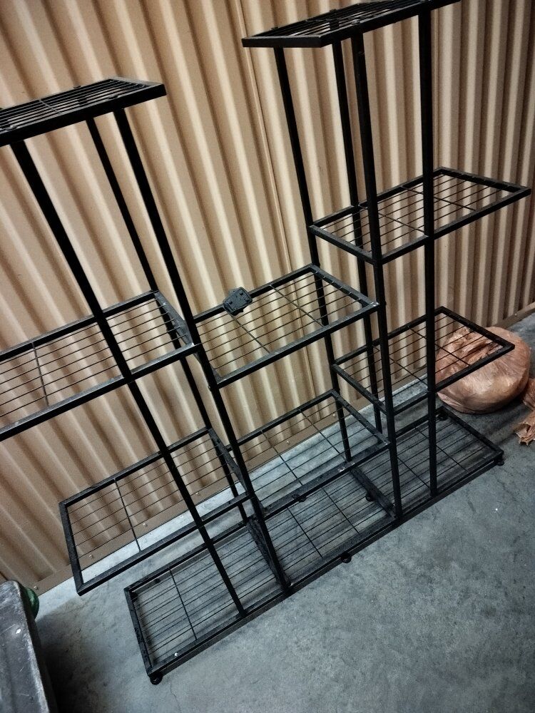 Heavy-Duty Metal Plant Stands / Display Racks –