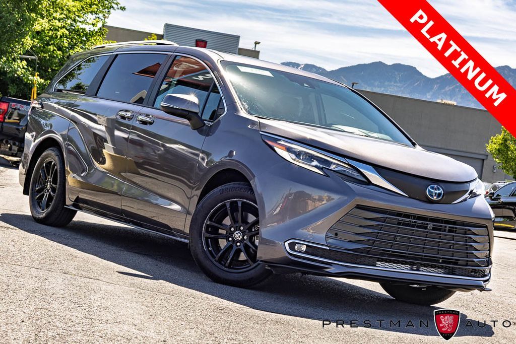 2023 Toyota Sienna Platinum 7-Passenger