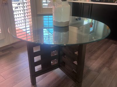 Round glass dining table!