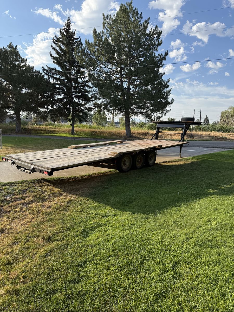 26ft Triple axel trailer