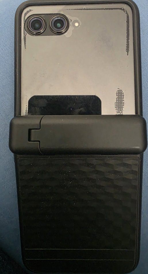 Motorola Razr 2025 Unlocked 256GB Midnight Blue Flip Smartphone. Unlocked to any carrier.
