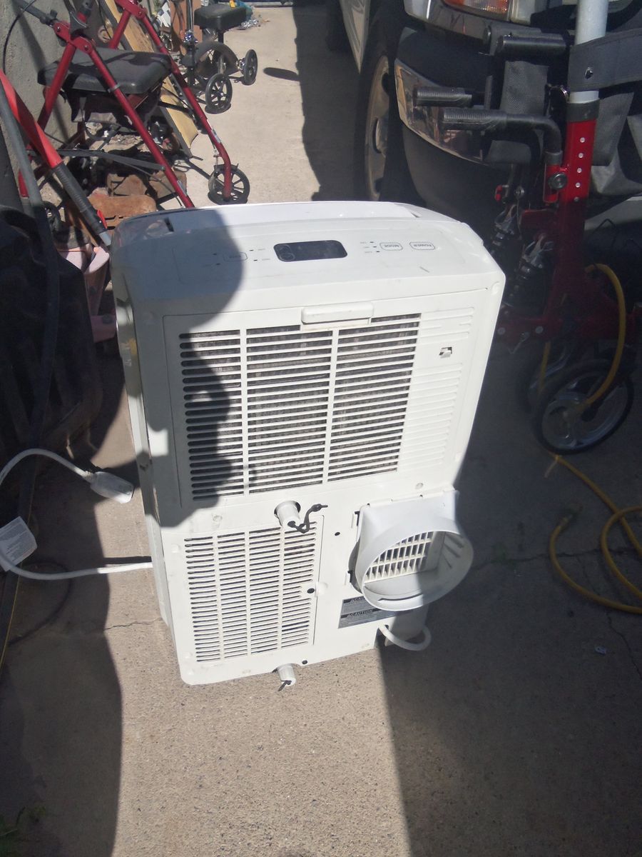 LG 8000 BTU AIR CONDITIOER portable