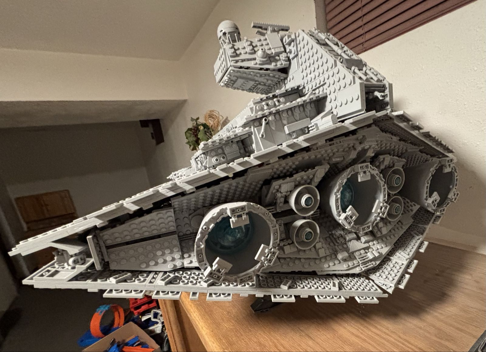 Main image 3
