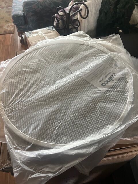 New WINCO 16” Seamless Aluminum Pizza Screens – Commercial Grade