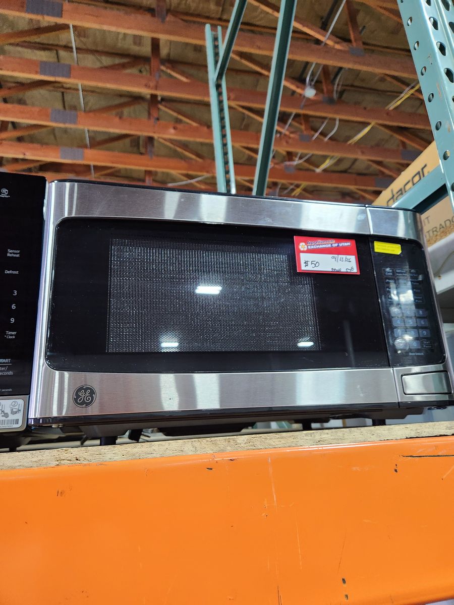 GREAT GE STAINLESS STEEL COUNTER TOP MICROWAVE!