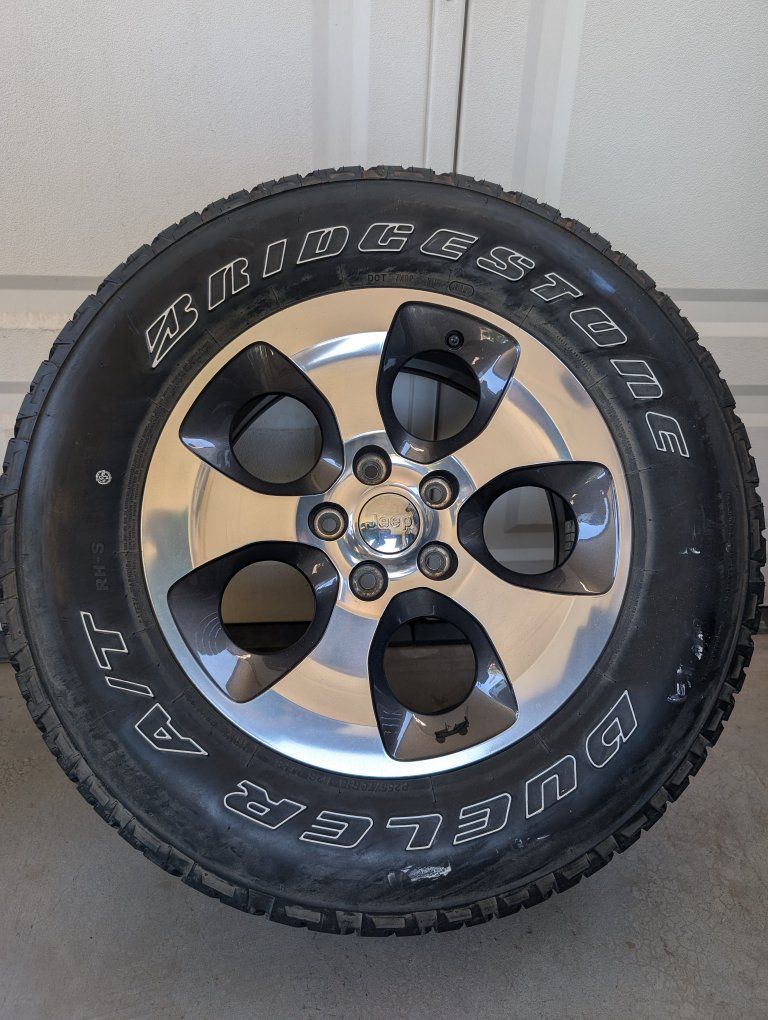 5 lug Jeep Wheels and tires