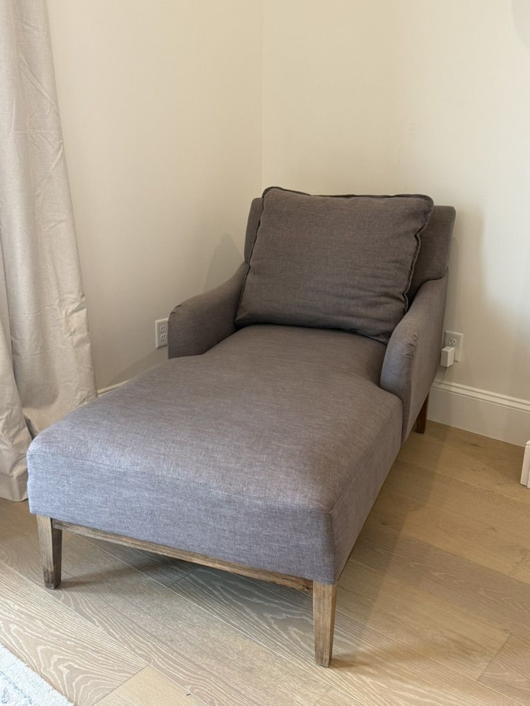 Chaise Chair