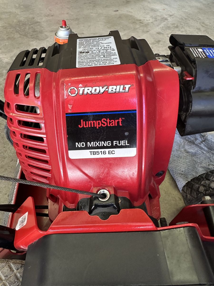 Troy-Bilt TB516 EC Gas Edger