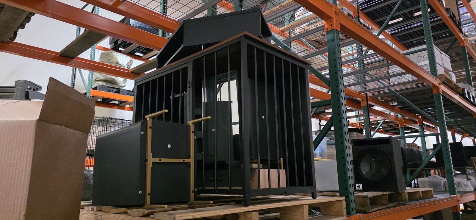 UNUSED Medium Dog crate