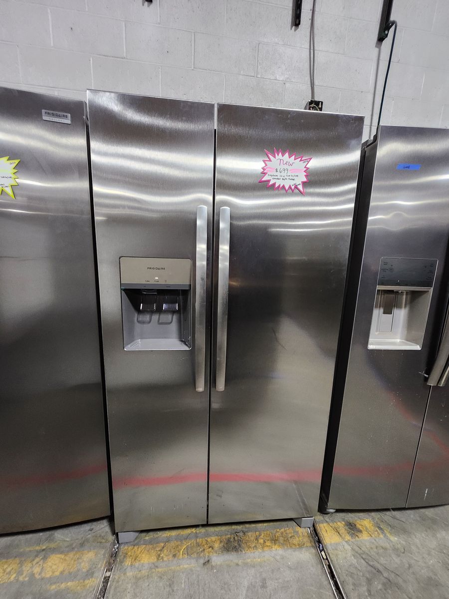 FRIGIDAIRE STAINLESS STEEL 26 CF SIDE BY SIDE FRIDGE! BRAND NEW