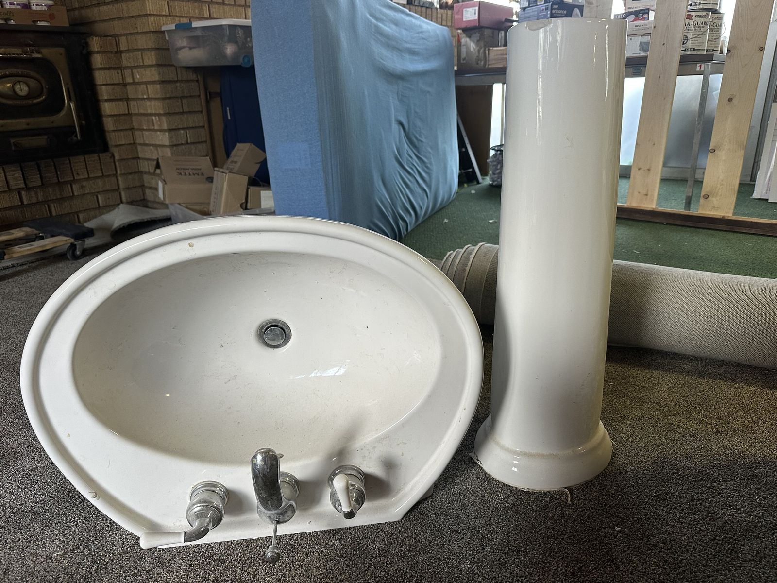 White Porcelain Pedestal Bathroom Sink Basin with Faucet Fixtures