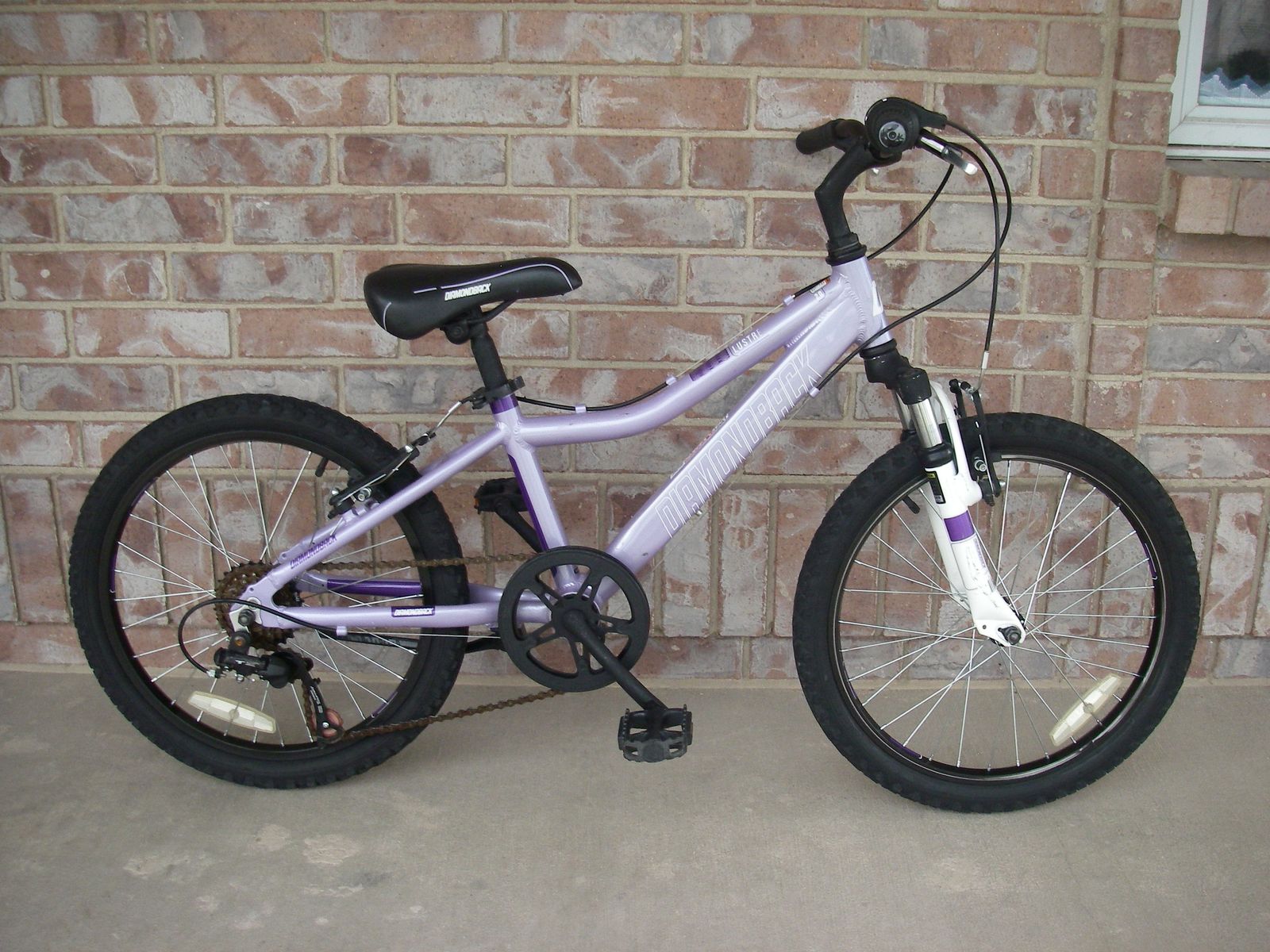 Girls 20" Aluminum DIAMONDBACK LUSTRE Mountain Bike, Shocks, 6-SPEED, Purple, 20 Inch, Kickstand, V-Brakes, 20 inch