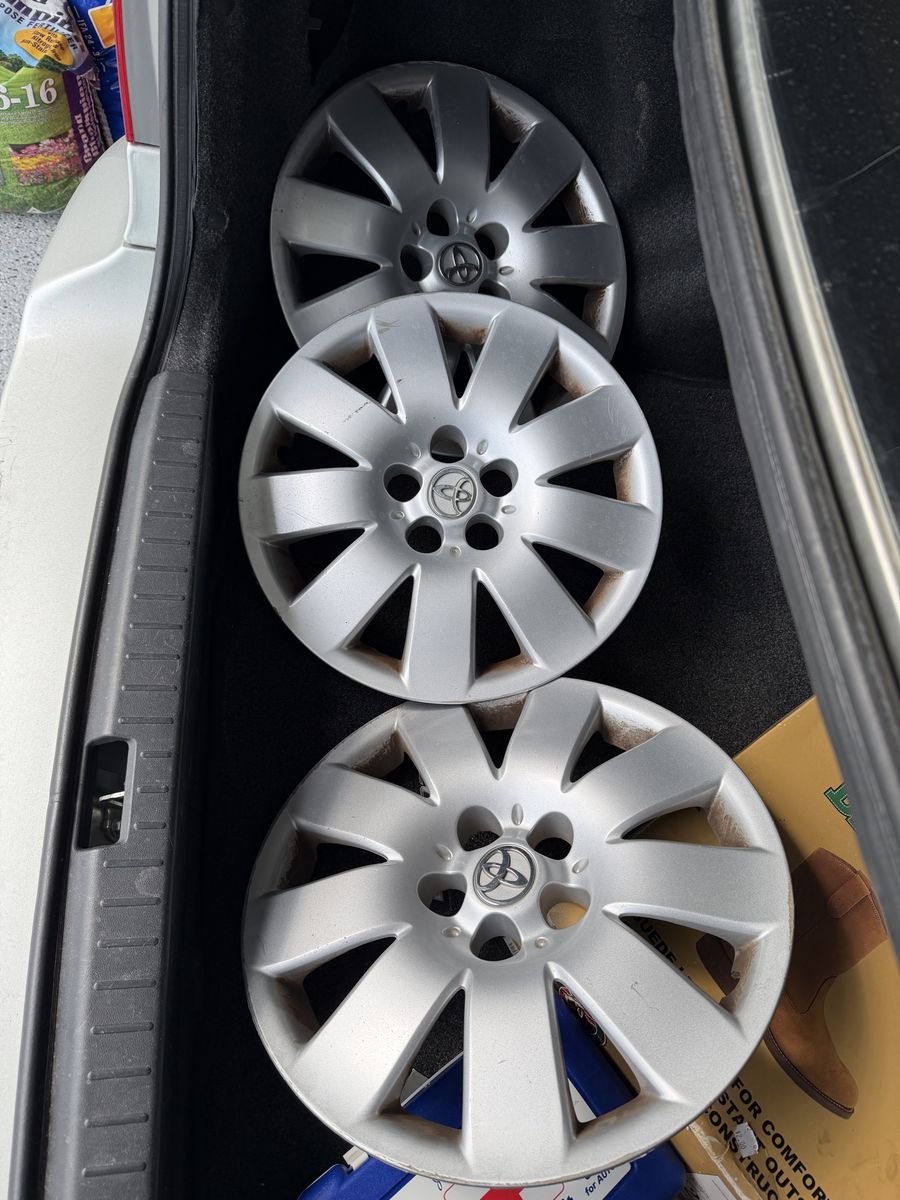 Toyota Corolla 2003 OEM Hubcaps - Set of 3, Silver