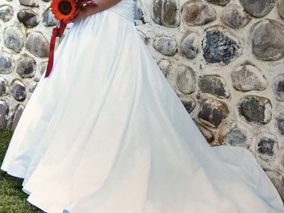 Wedding Dress with Button Up Train Allure Bridals, Size 6, Very Modest and Elegant
