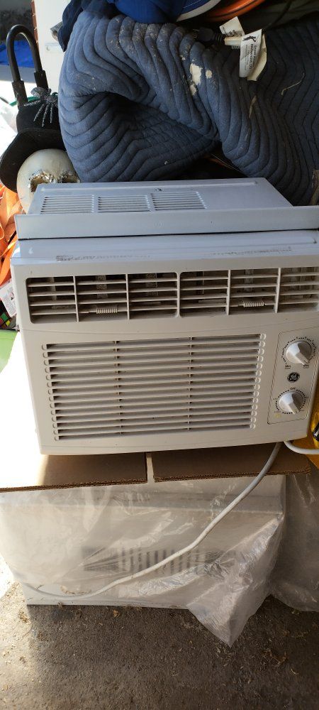 Air Conditioner AC GE works great