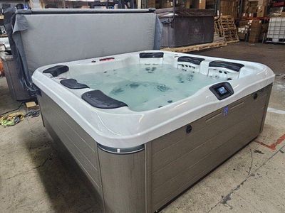 2020 Bullfrog Spas A7L Hot Tub