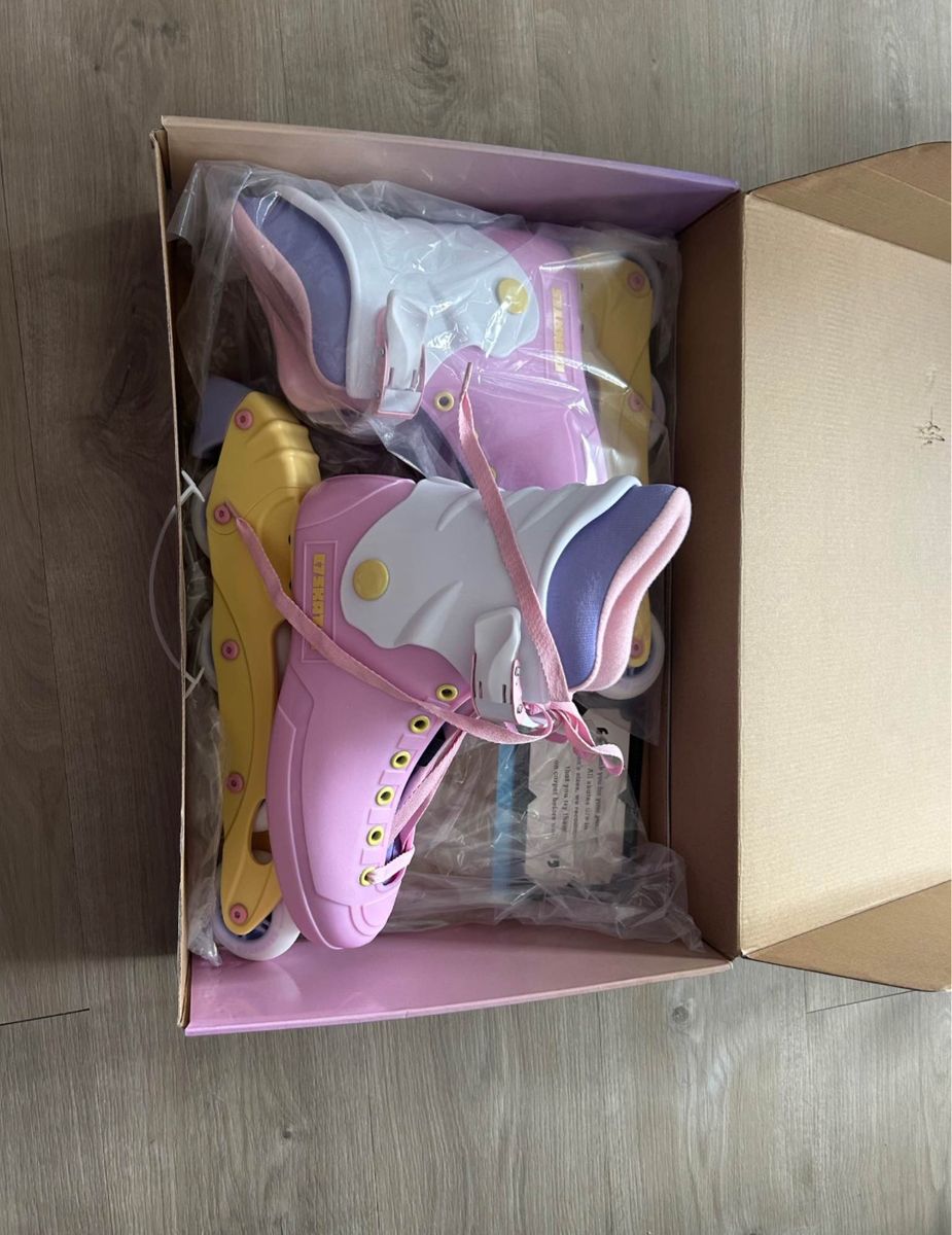 ROLLER SKATES SIZE 8. OBO