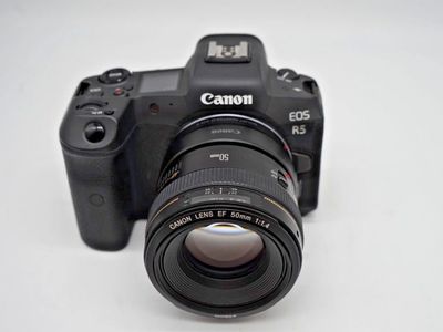Canon R5, works perfectly no issues