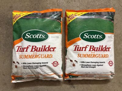 SCOTTS Turf Builder 13.35 lbs. 5,000 sq. ft. SummerGuard Dry Lawn Fertilizer with Insect Killer