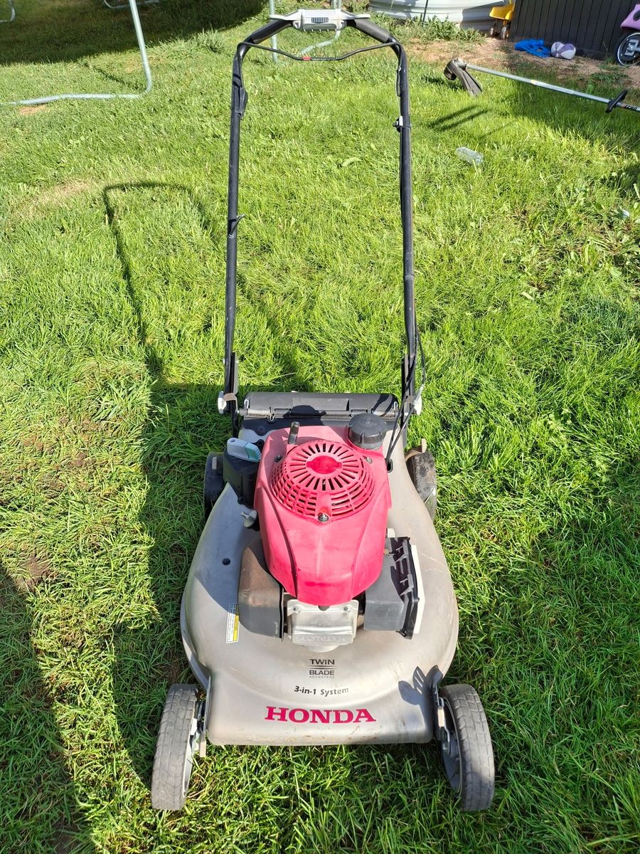 Honda HRR216 mower