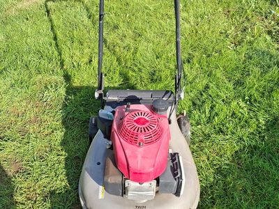 Honda HRR216 mower