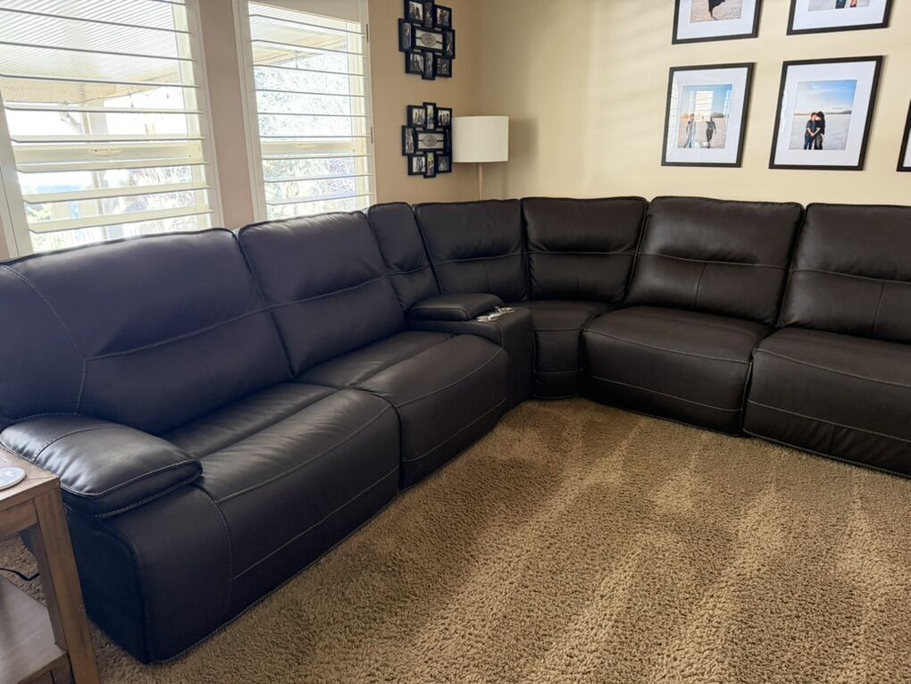 Sectional Sofa - Like New Condition