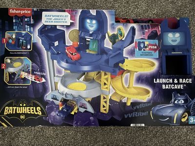 *NEW* Fisher-Price DC Batwheels Launch & Race Batcave Playset with 2 Cars