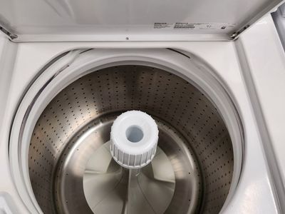 STUNNING SPEED QUEEN TOPLOAD WASHER AND ELECTRIC DRYER SET!