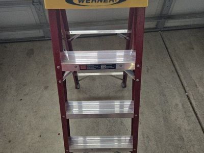 werner fiberglass 4 ft ladder lightly used