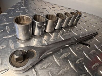 Craftsman 1/2 Dr Ratchet and SAE Sockets 12-point Set