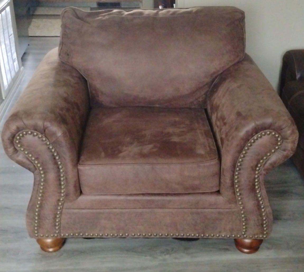 Oversized Roll-Arm Accent Chair with Nailhead Trim – Pet-Free Home