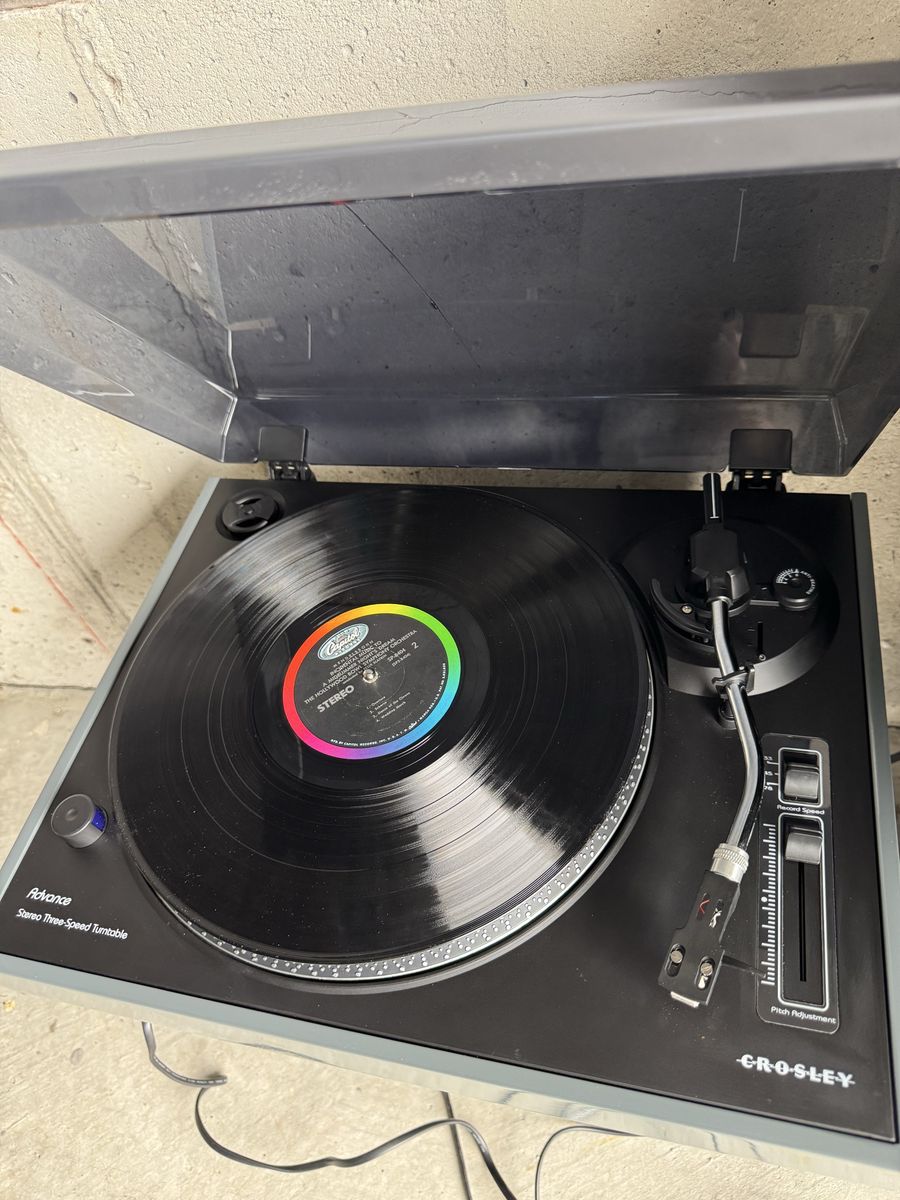 Crosley Advance turntable model CR 6009 A