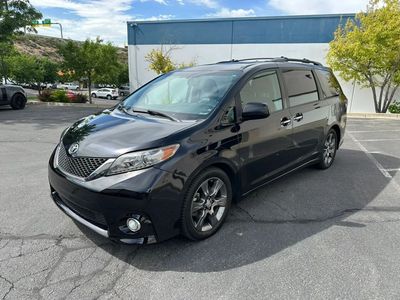 2016 Toyota Sienna SE 8-Passenger