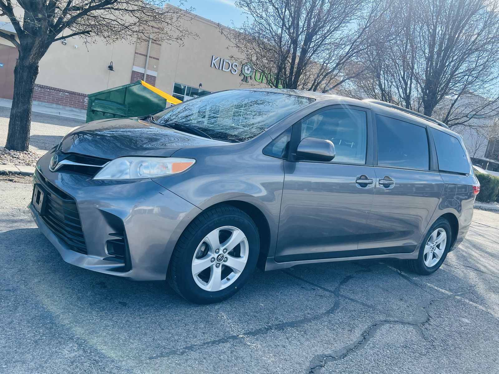 2018 TOYOTA SIENNA LE 8-Passenger