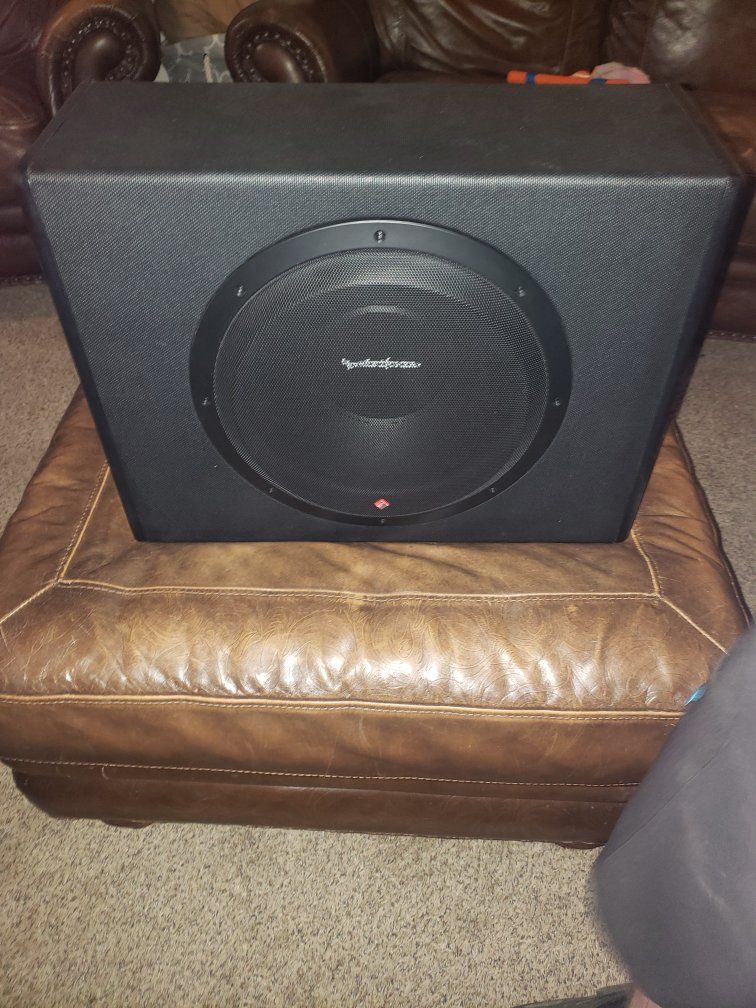 12 inch Rockford Fosgate Subwoofer W/ BUILT IN AMP