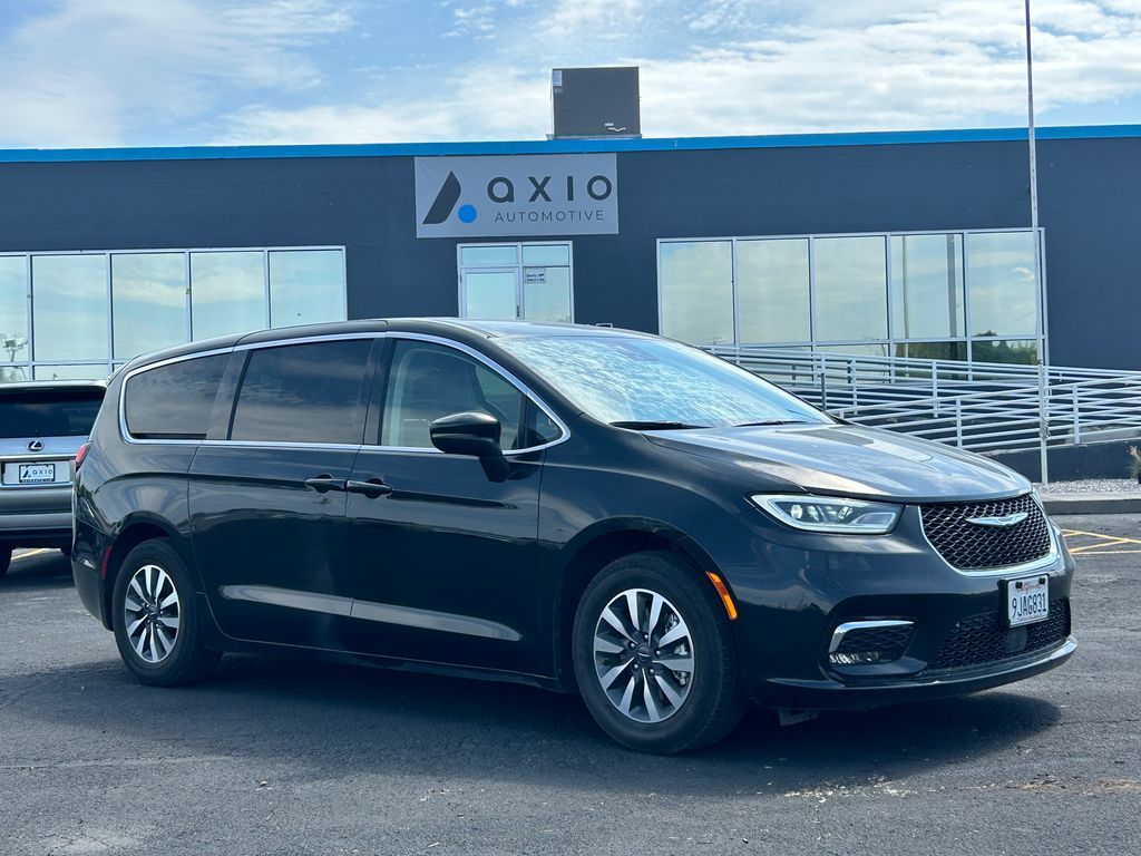 2023 Chrysler Pacifica Plug-In Hybrid Touring L