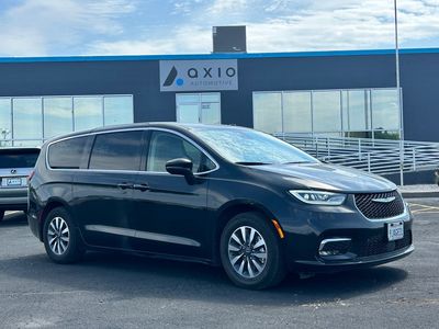 2023 Chrysler Pacifica Plug-In Hybrid Touring L