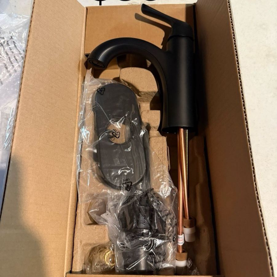 Unbranded Matte Black Single Handle Bathroom Faucet - New in Box