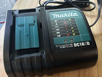 Makita 18v LXT battery charger