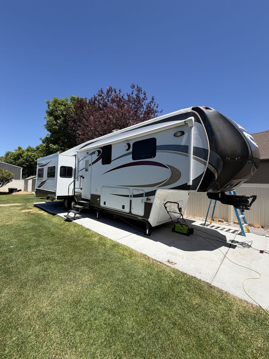 Sale Pending- 2013 40.5' Infinity 3640RL Luxury 5th Wheel by Dutchmen