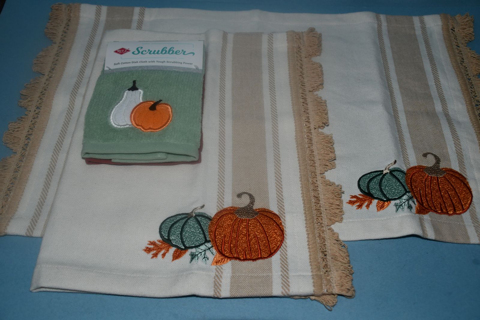 NEW ~ 2 FALL PUMPKIN APPLIQUED TOWELS + 2 PUMPKIN APPLIQUED DISH CLOTHS ~ ~ ALL FOR $5