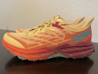 HOKA SPEEDGOAT 5 running shoe - like new