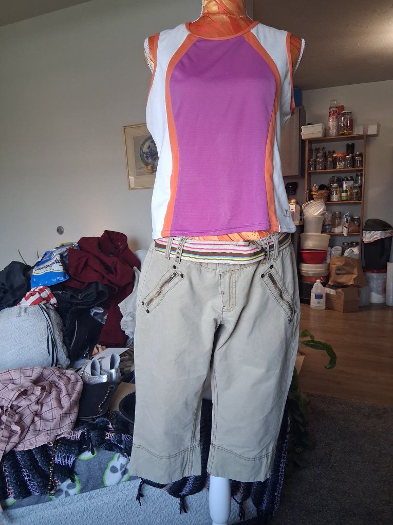 No Boundaries Khaki Cargo Capris Size 13 Womens Vintage Y2K Capri Pants