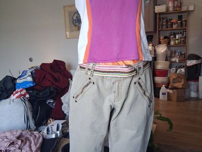 No Boundaries Khaki Cargo Capris Size 13 Womens Vintage Y2K Capri Pants