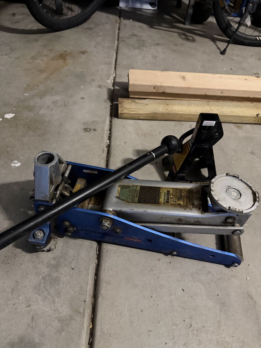 Car jack and one stand