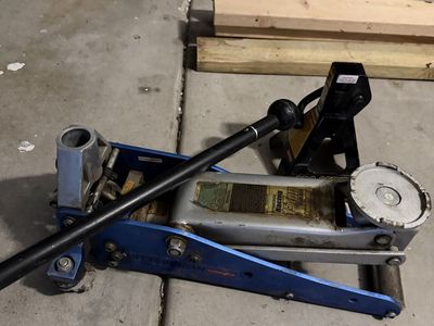 Car jack and one stand