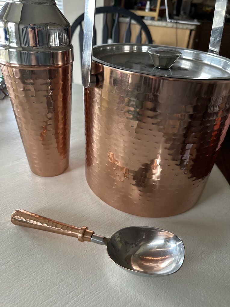 Insulated Ice Bucket with Shaker and Scoop