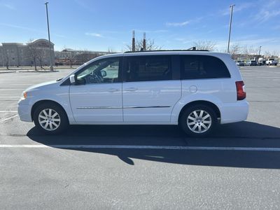 2014 CHRYSLER TOWN AND COUNTRY